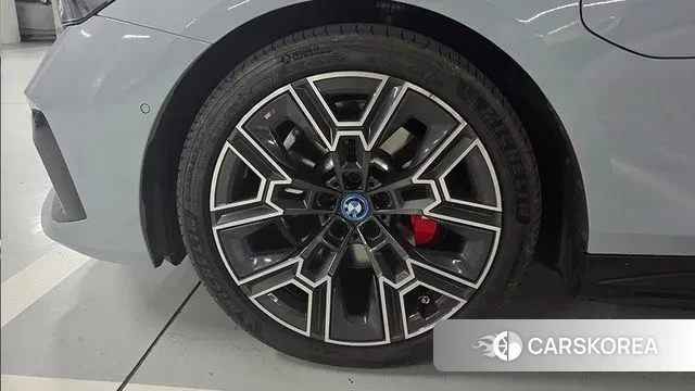 BMW 5 Series (G60) 2024 Серый из Кореи, фото 2