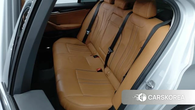 BMW 5 Series (G30) 2019 Серебряный из Кореи, фото 2