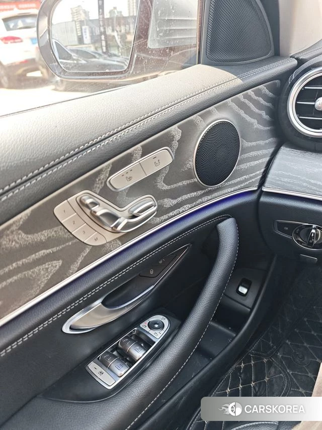 Mercedes-Benz E-class 2023 Серебристо-серый из Китая, фото 2