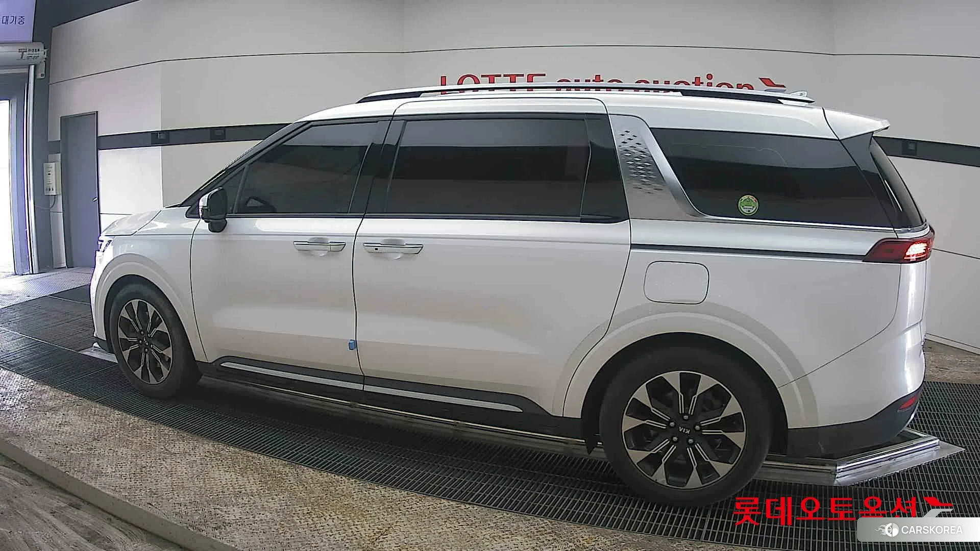Kia Carnival 2021 Snow White Pearl (optional) из Кореи, фото 2