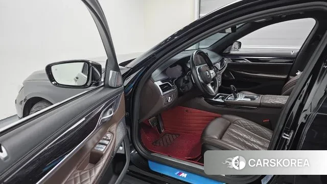 BMW 7 Series (G11) 2022 Черный из Кореи, фото 2