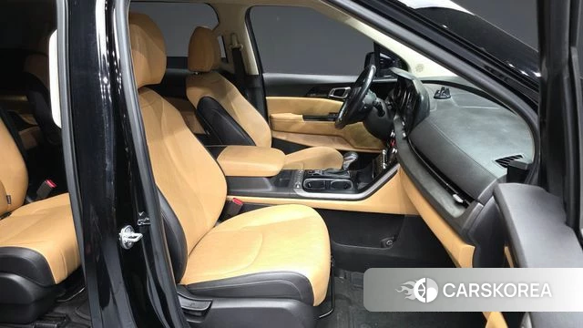 Kia Carnival 4th generation 2023 Черный из Кореи, фото 2