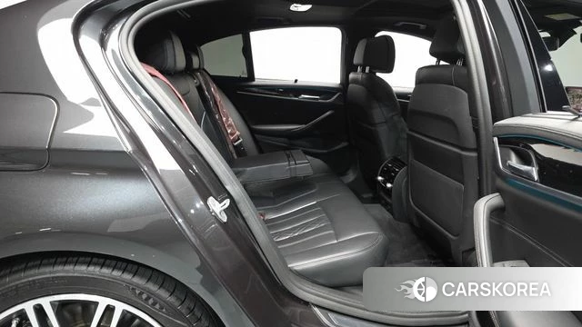 BMW 5 Series (G30) 2019 Серый из Кореи, фото 2