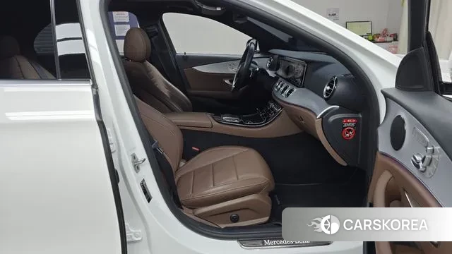 Mercedes-Benz E-Class W213 2021 Белый из Кореи, фото 2