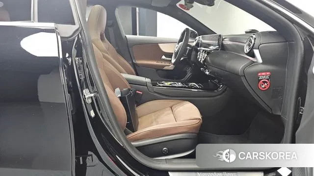 Mercedes-Benz CLA-Class C118 2025 Черный из Кореи, фото 2