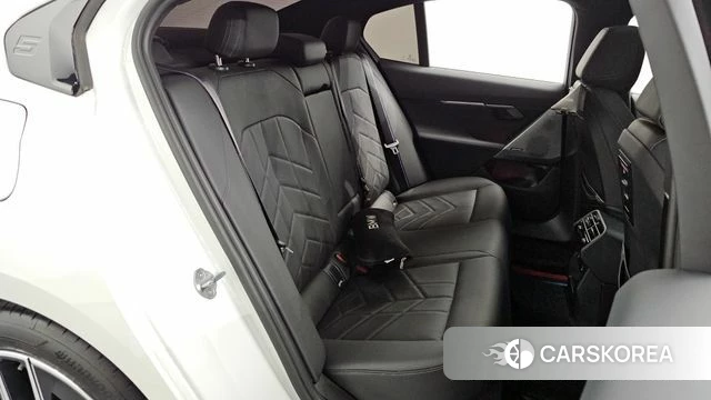 BMW 5 Series (G60) 2024 Белый из Кореи, фото 2