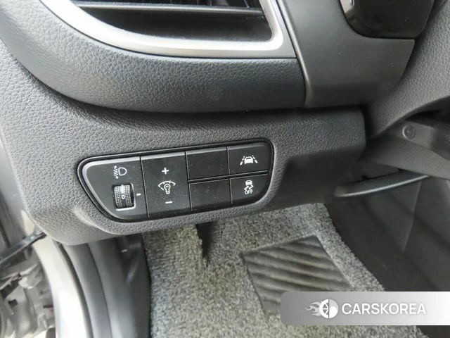 Kia Seltos 2022 Серебристо-серый из Кореи, фото 2