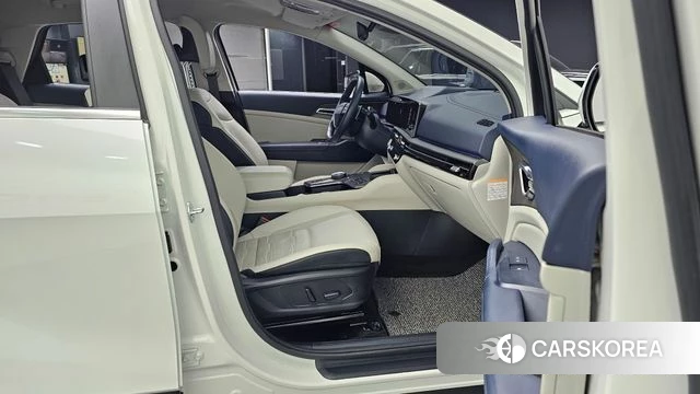 Kia The New Sportage 5th Generation Hybrid 2025 Белый из Кореи, фото 2