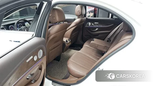 Mercedes-Benz E-Class W213 2018 Белый из Кореи, фото 2