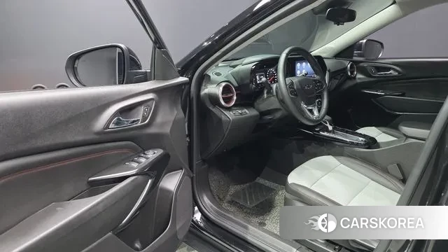 Chevrolet (GM Daewoo) Trax Crossover 2024 Черный из Кореи, фото 2