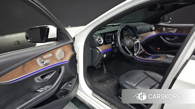 Mercedes-Benz E-Class W213 2022 Белый из Кореи, фото 2