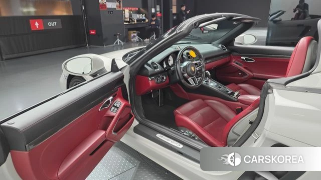 Porsche 718 Boxster 2018 Серебристо-серый из Кореи, фото 2