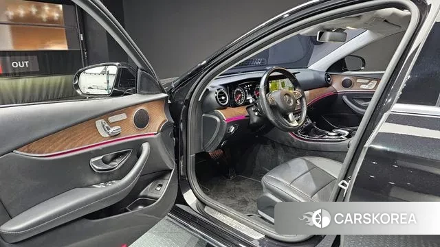 Mercedes-Benz E-Class W213 2018 Черный из Кореи, фото 2