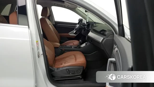 Audi Q3 (F3) 2020 Белый из Кореи, фото 2