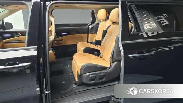 Kia Carnival 4th generation 2022 Черный из Кореи, фото 2