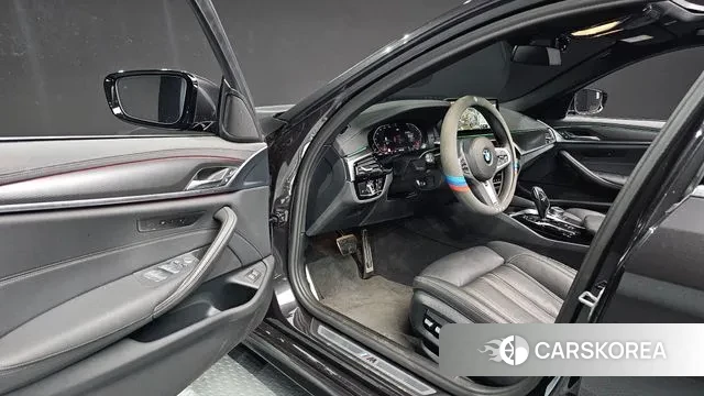 BMW 5 Series (G30) 2022 Серый из Кореи, фото 2