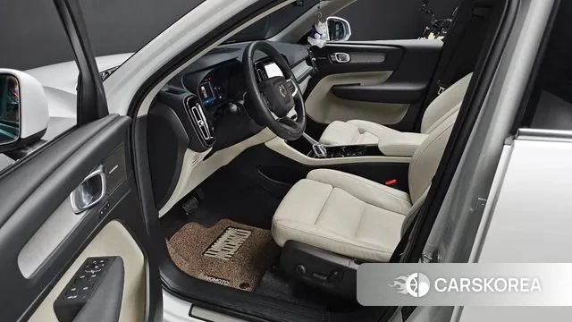 Volvo XC40 2024 Белый из Кореи, фото 2