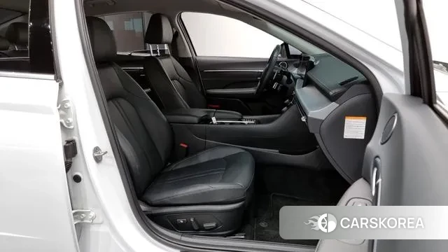 Hyundai Sonata D Edge Hybrid (DN8) 2023 Белый из Кореи, фото 2