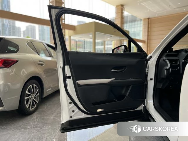 Lexus UX 2023 Белый из Китая, фото 2