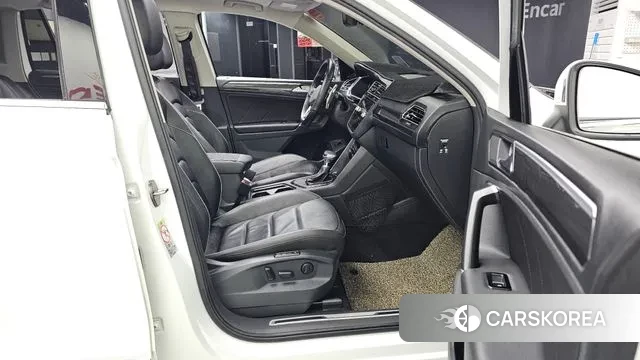 Volkswagen Tiguan second Generation 2018 Белый из Кореи, фото 2