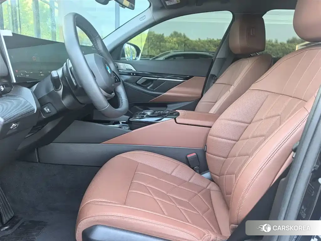 BMW 5 series 2025 Черный из Китая, фото 2
