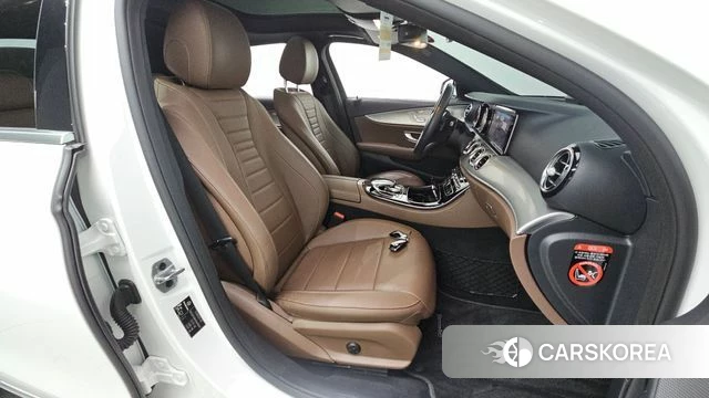 Mercedes-Benz E-Class W213 2019 Белый из Кореи, фото 2