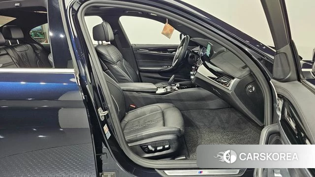 BMW 5 Series (G30) 2019 Синий из Кореи, фото 2