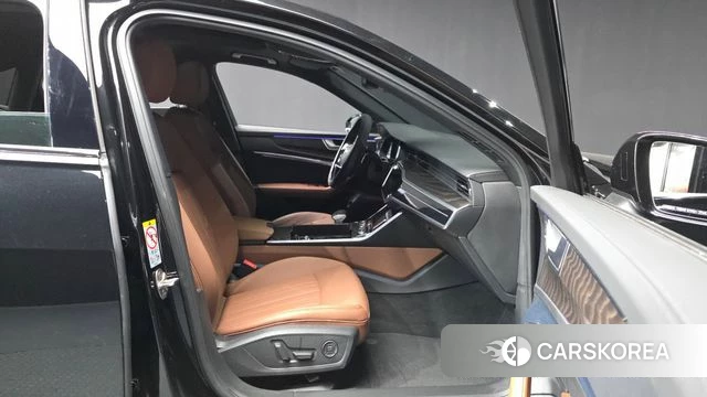 Audi A6 (C8) 2021 Черный из Кореи, фото 2