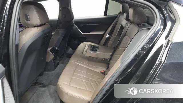 BMW 5 Series (G60) 2024 Черный из Кореи, фото 2