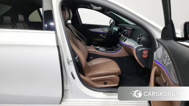 Mercedes-Benz E-Class W213 2021 Белый из Кореи, фото 2