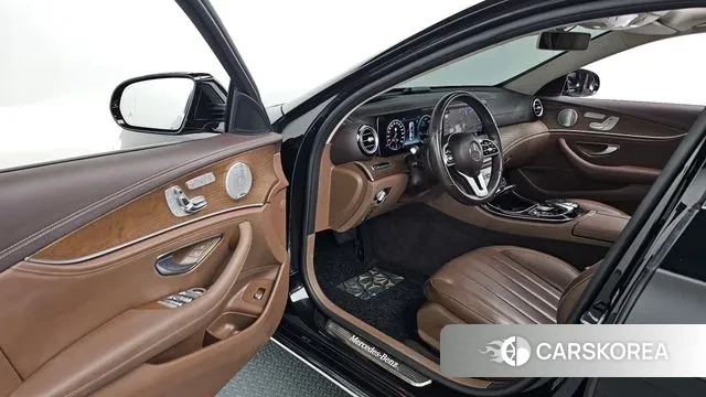 Mercedes-Benz E-Class W213 2019 Черный из Кореи, фото 2