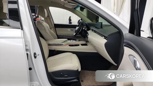 Genesis GV70 2022 Белый из Кореи, фото 2