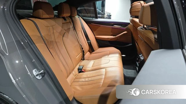 BMW 5 Series (G30) 2020 Серебристо-серый из Кореи, фото 2
