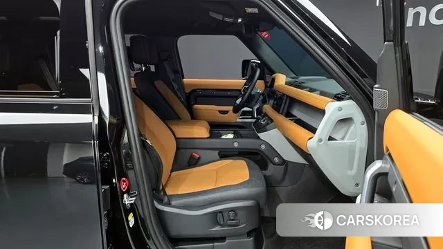 Land Rover Defender (L663) 2024 Черный из Кореи, фото 2