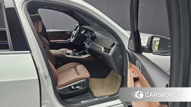 BMW X5 (G05) 2023 Белый из Кореи, фото 2