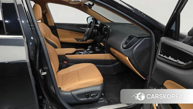 Lexus NX350h Second generation 2023 Черный из Кореи, фото 2
