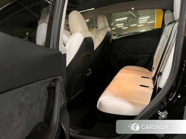 Tesla Model Y 2023 Черный из Кореи, фото 2