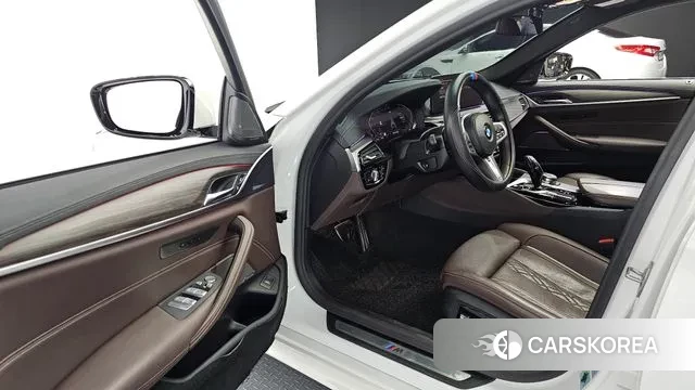 BMW 5 Series (G30) 2021 Белый из Кореи, фото 2