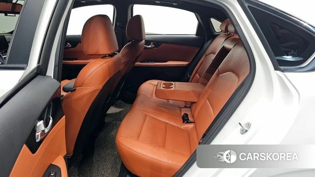 Kia The New K3 2nd generation 2021 Белый из Кореи, фото 2