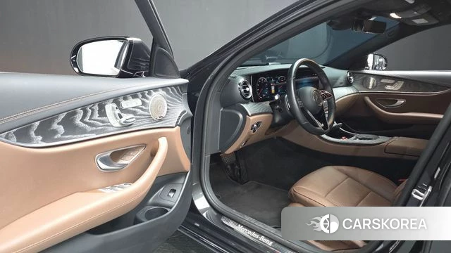 Mercedes-Benz E-Class W213 2023 Серый из Кореи, фото 2