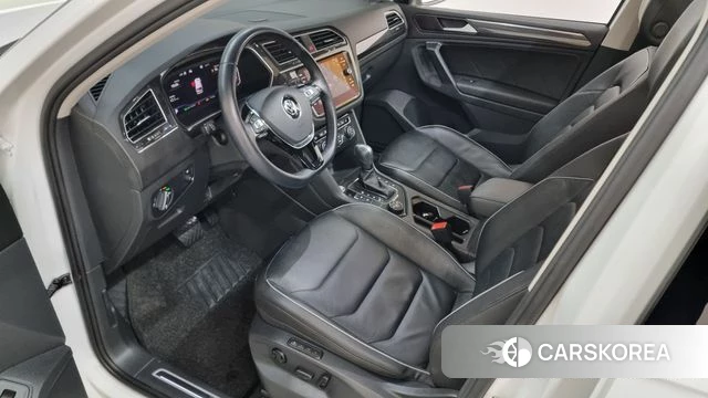 Volkswagen Tiguan second Generation 2020 Белый из Кореи, фото 2