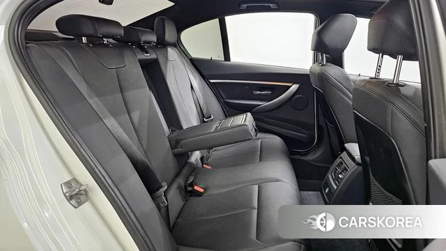 BMW 3 Series (F30) 2018 Белый из Кореи, фото 2
