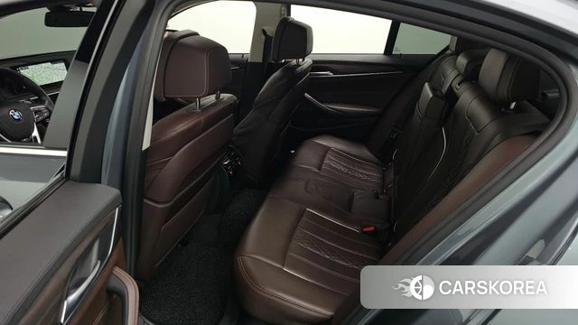 BMW 5 Series (G30) 2018 Серебристо-серый из Кореи, фото 2