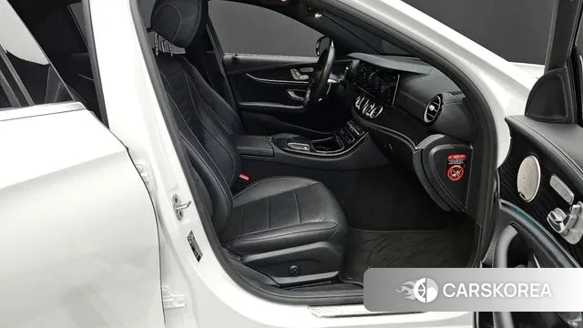 Mercedes-Benz E-Class W213 2022 Белый из Кореи, фото 2