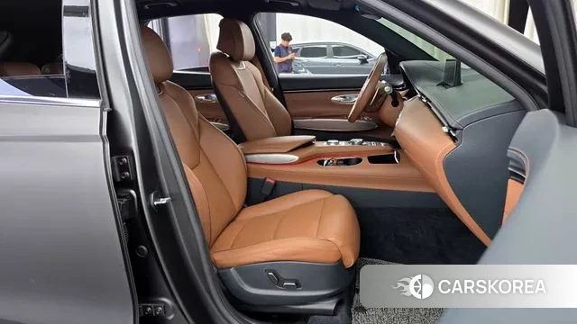 Genesis GV70 2023 Серый из Кореи, фото 2