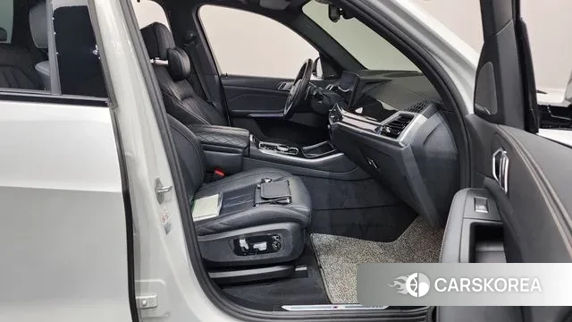 BMW X5 (G05) 2024 Белый из Кореи, фото 2