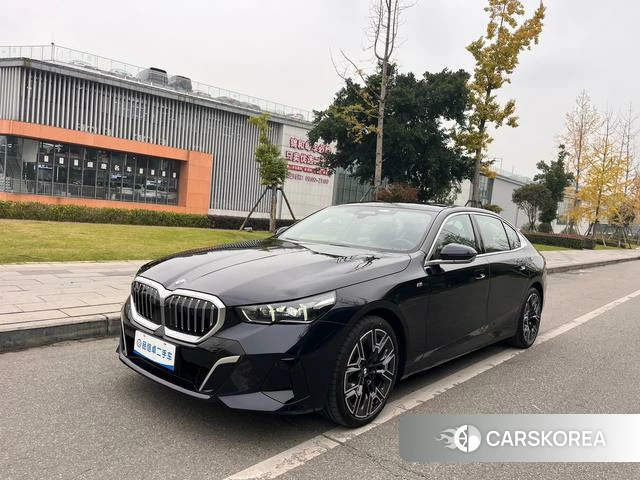 BMW 5 series 2025 Черный из Китая, фото 2