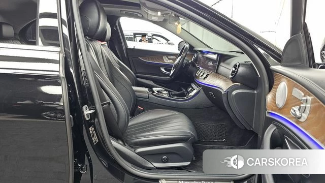 Mercedes-Benz E-Class W213 2020 Черный из Кореи, фото 2