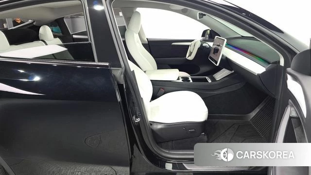 Tesla Model Y 2023 Черный из Кореи, фото 2