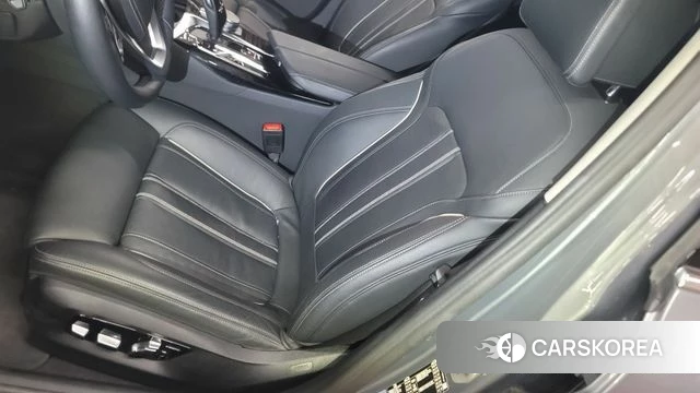 BMW 5 Series (G30) 2023 Серебристо-серый из Кореи, фото 2